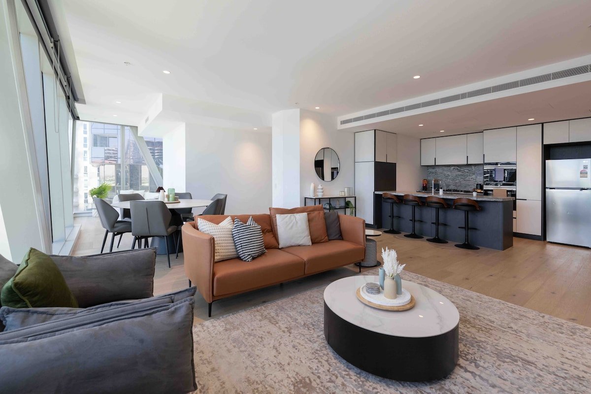 Supreme 3 Bedroom Apartment in Melbourne CBD gallery image 2