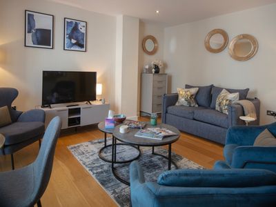 Westminster Modern 2-Bed, 1-Bath Apartment with AC