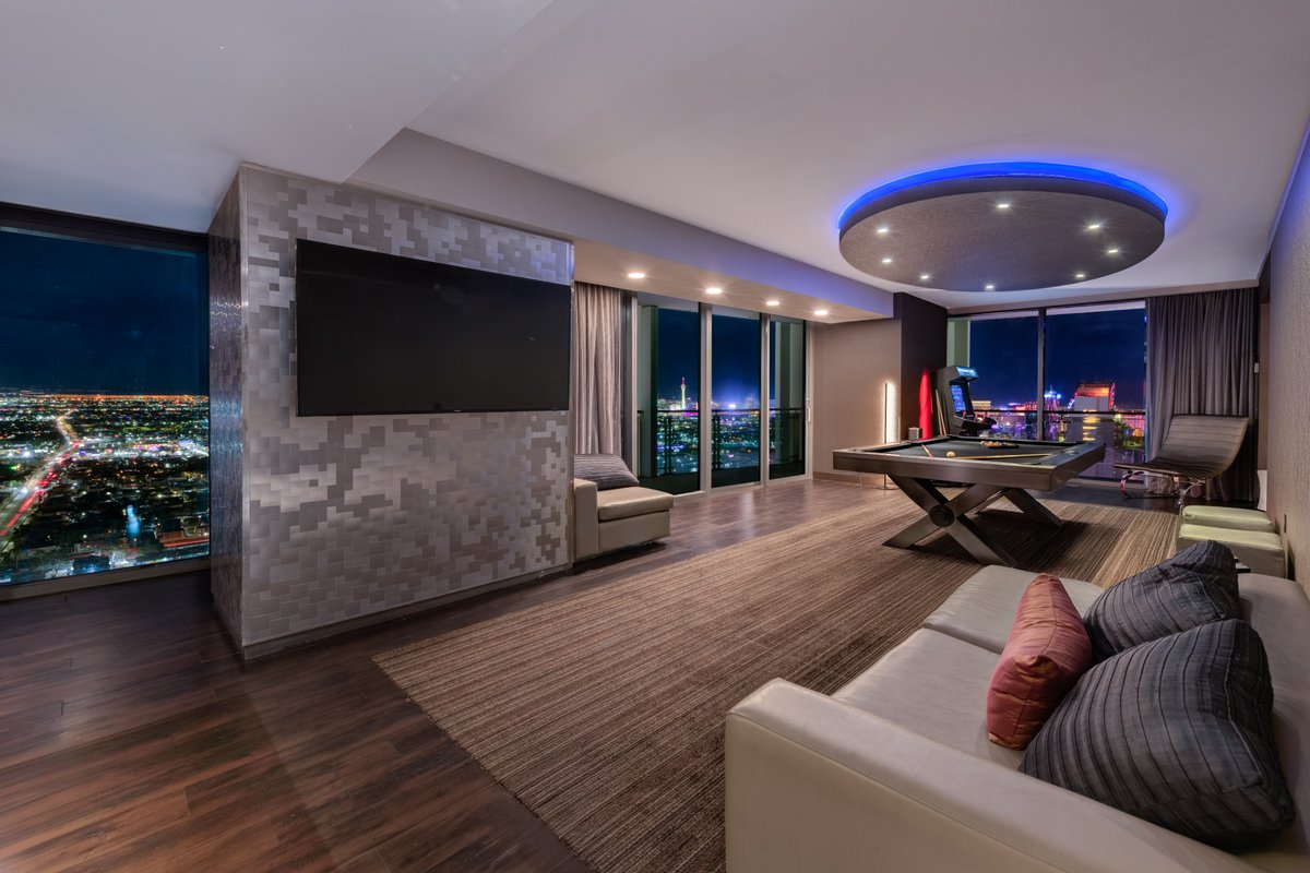 2 Bedrooms-Strip View-PoolTable-3 King Beds-Arcade