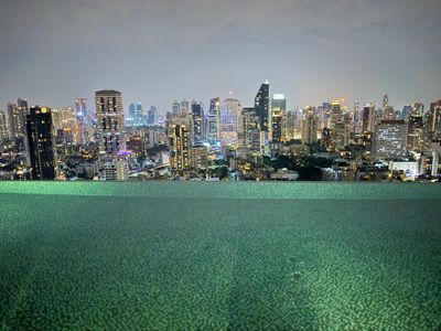 Luxury condo with infinity pool and private onsen