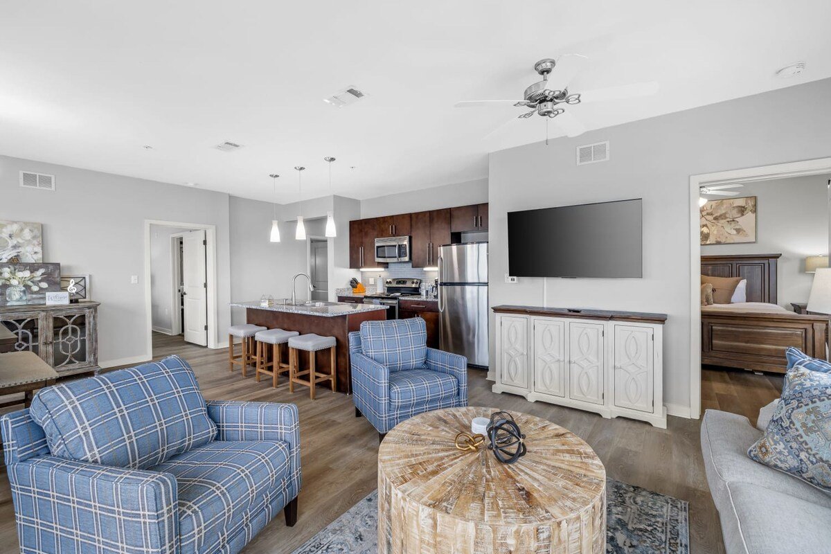 Luxurious Downtown Corner 2bd2bth-City/River-#320 gallery image 4