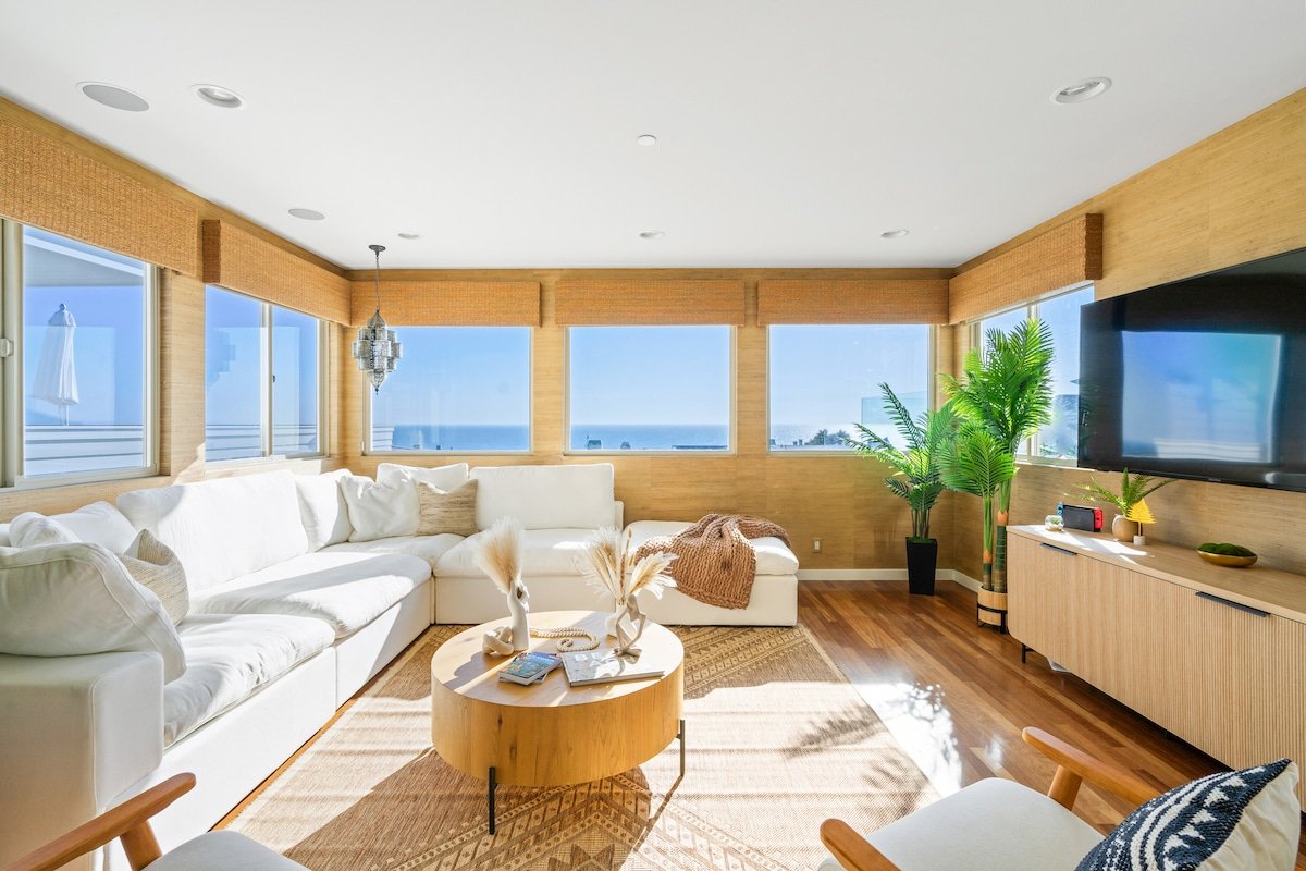 Sunny Home by the Beach | Free Parking gallery image 2