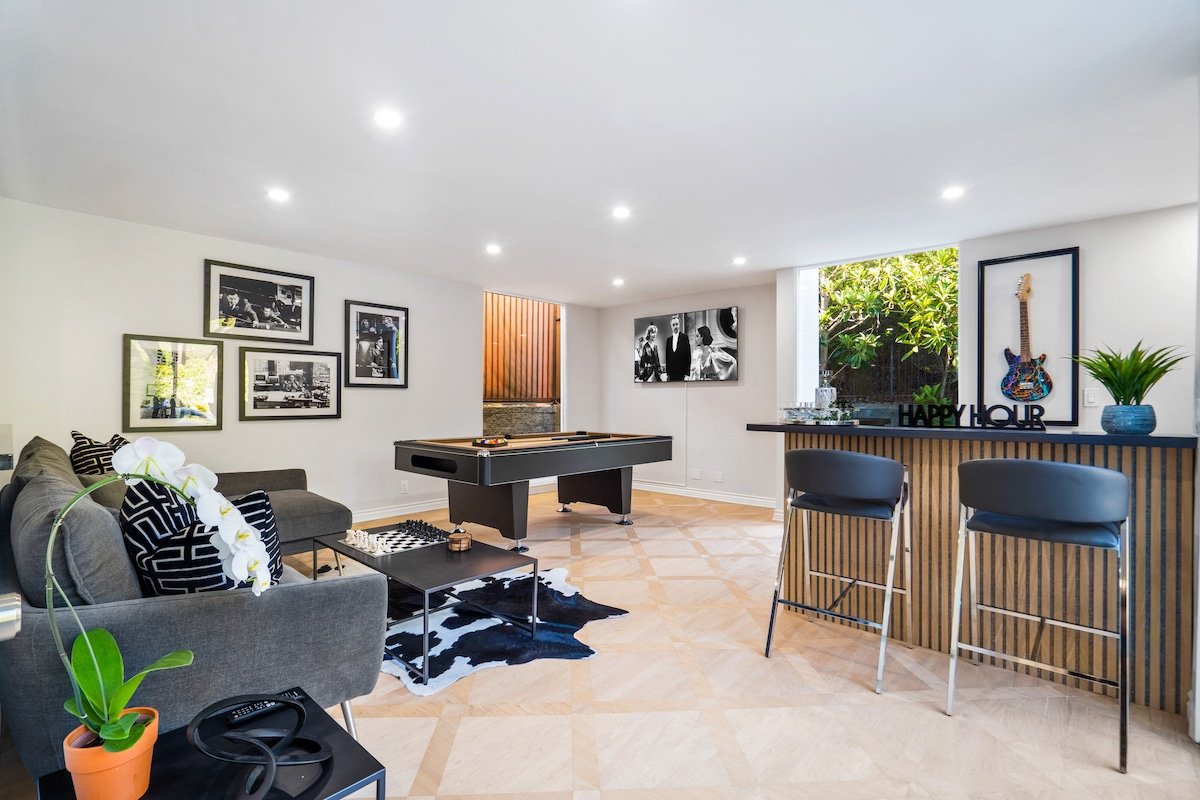 Sophisticated Home in Hollywood Hills w/ Pool gallery image 5