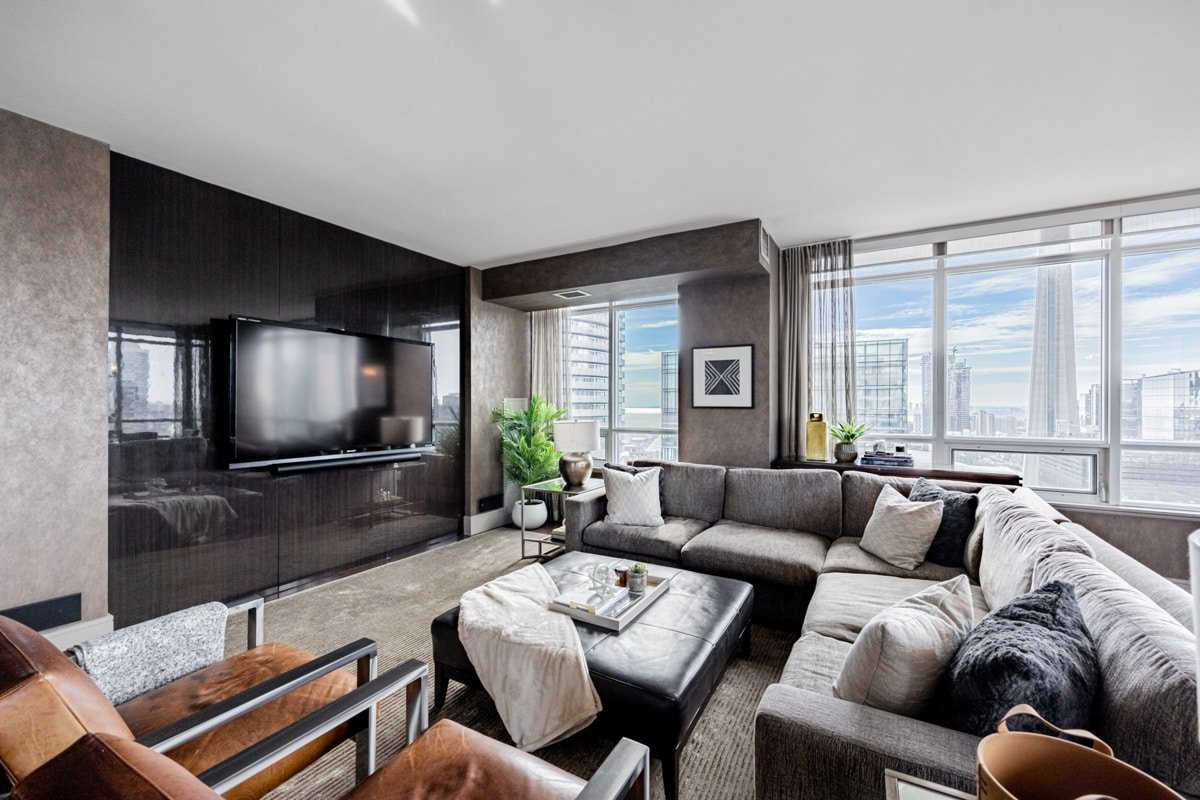 Sky high Luxury in 416 Lots of Space gallery image 2