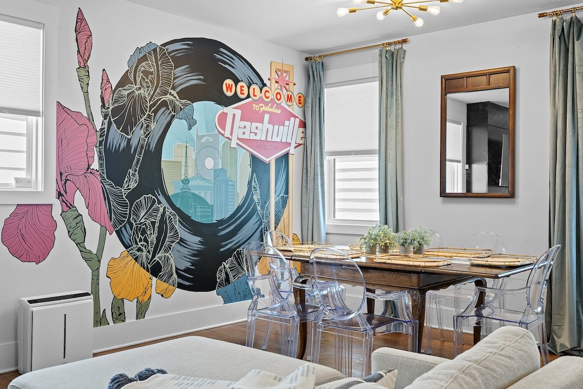Modern Downtown Music City Home gallery image 5