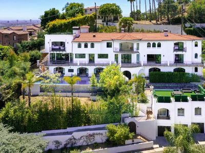 Luxury Modern Hollywood Hills Villa