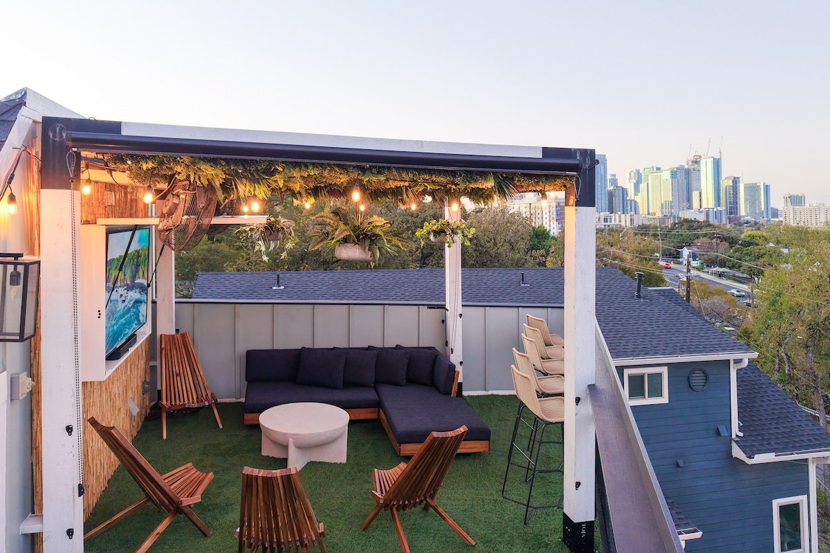 Rooftop Jungle with Skyline Views gallery image 2