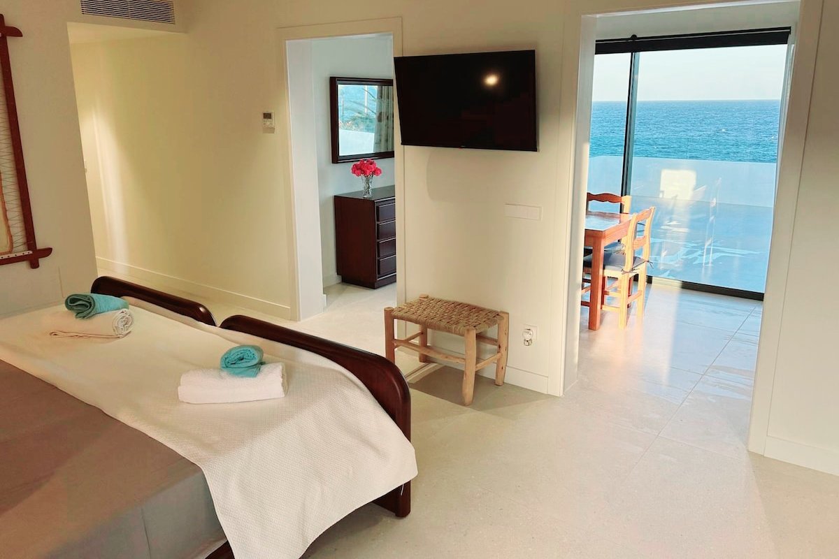 Can Pujades, espectacular primera línea cala d´or. gallery image 5