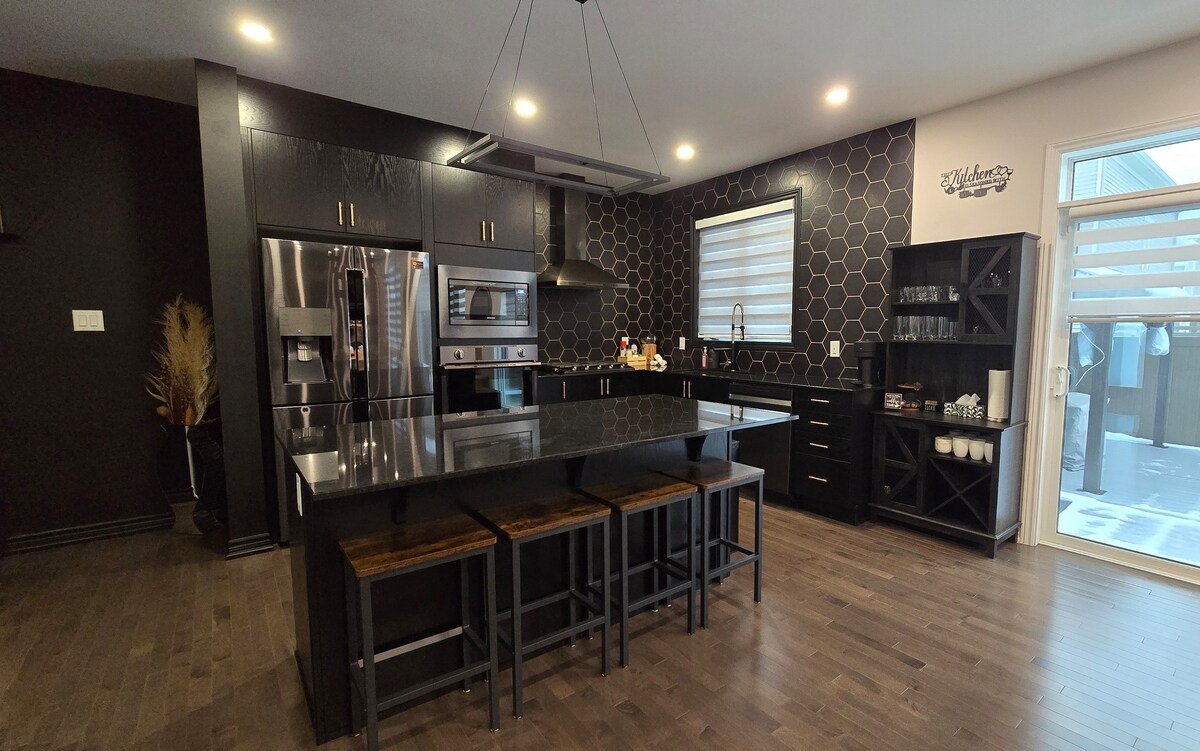 *LUXE* 3BR Stay | Designer Touches + Private Patio gallery image 5