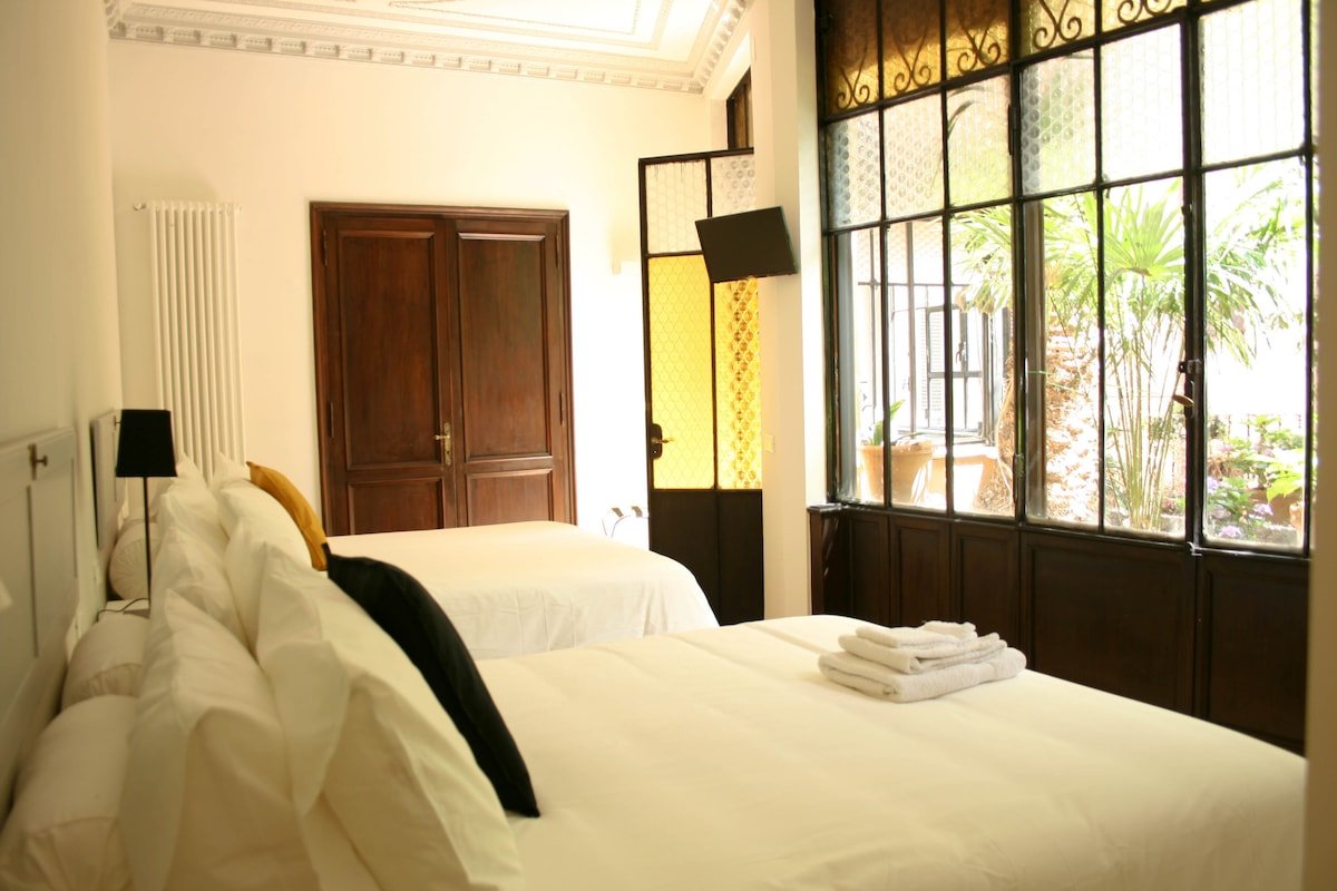 A peaceful garden behind the Coliseum gallery image 5