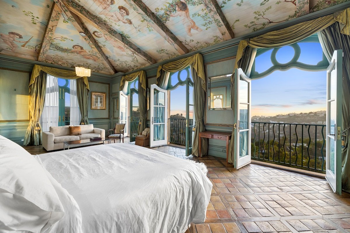 Iconic Hollywood Escape with Pool Patio Luxury gallery image 4