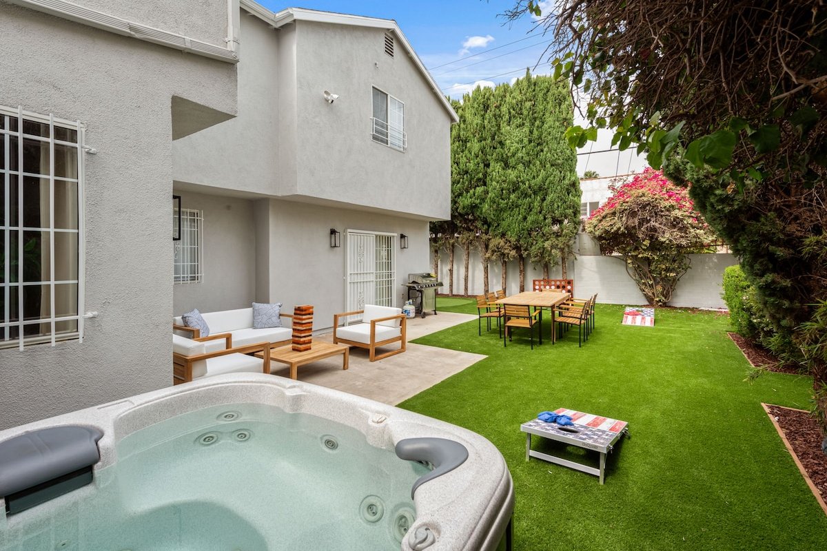 Modern LA 9 Bedroom Family or Big Group Getaway gallery image 2