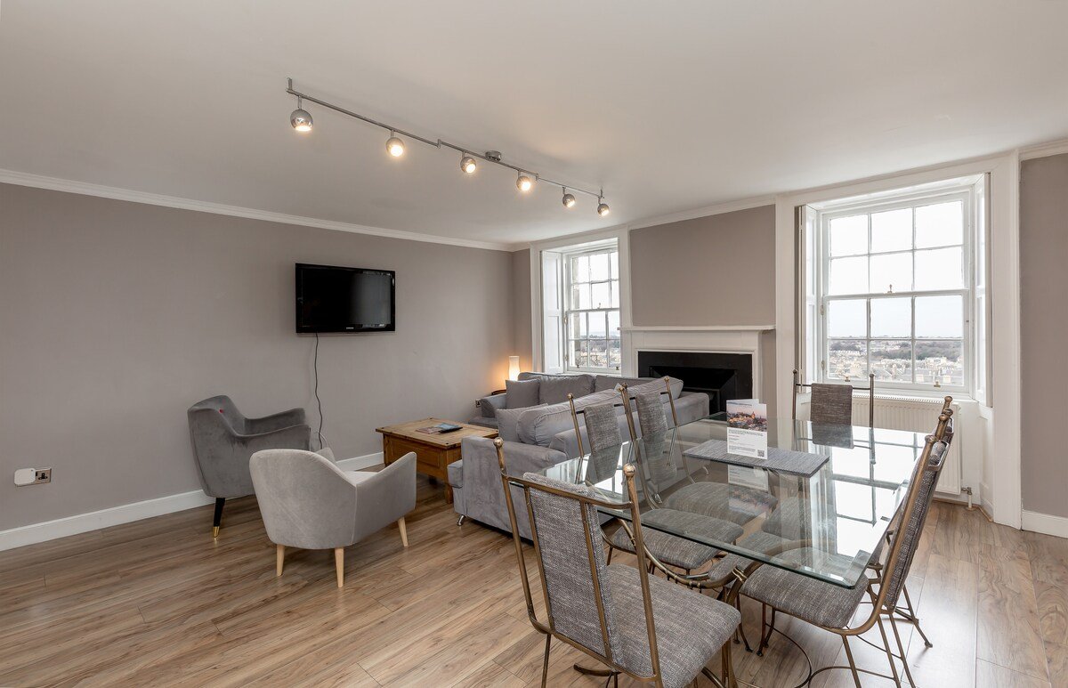 York Place City Centre 3 bedroom Apartment gallery image 3