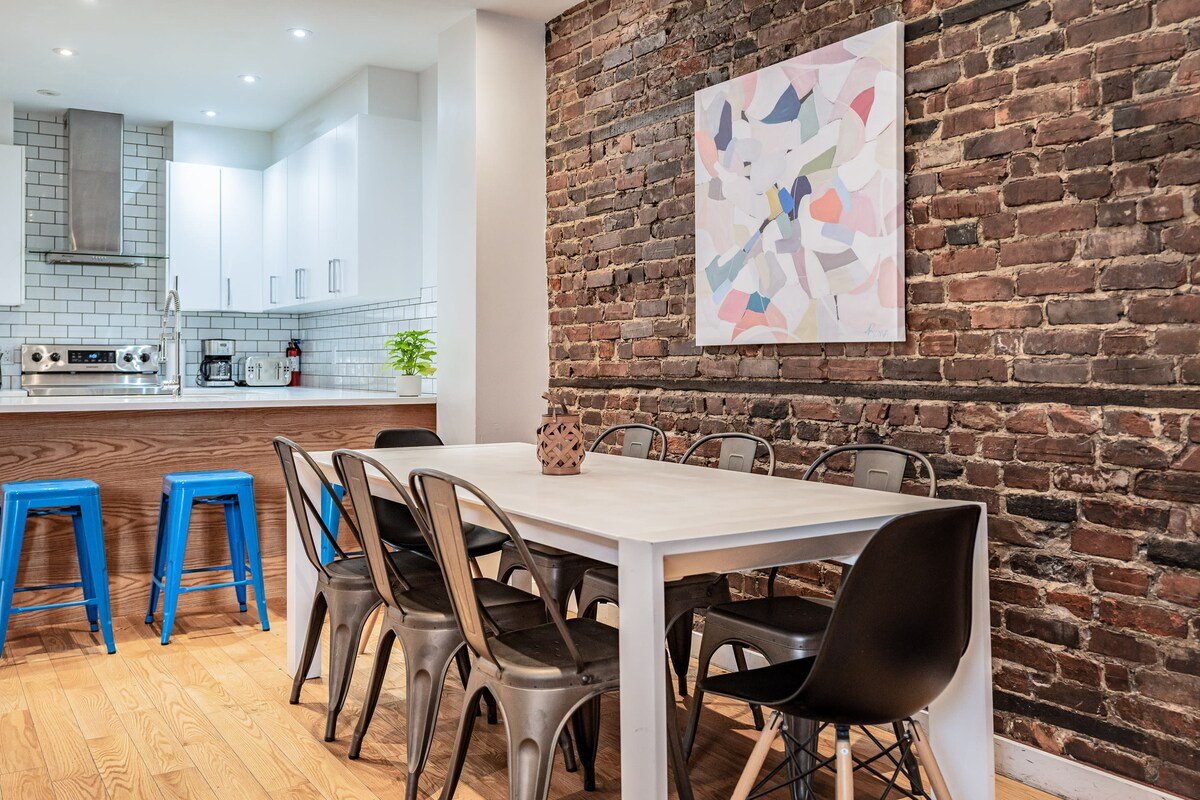 Vibrant Le Plateau Escape for Groups Near Metro gallery image 5