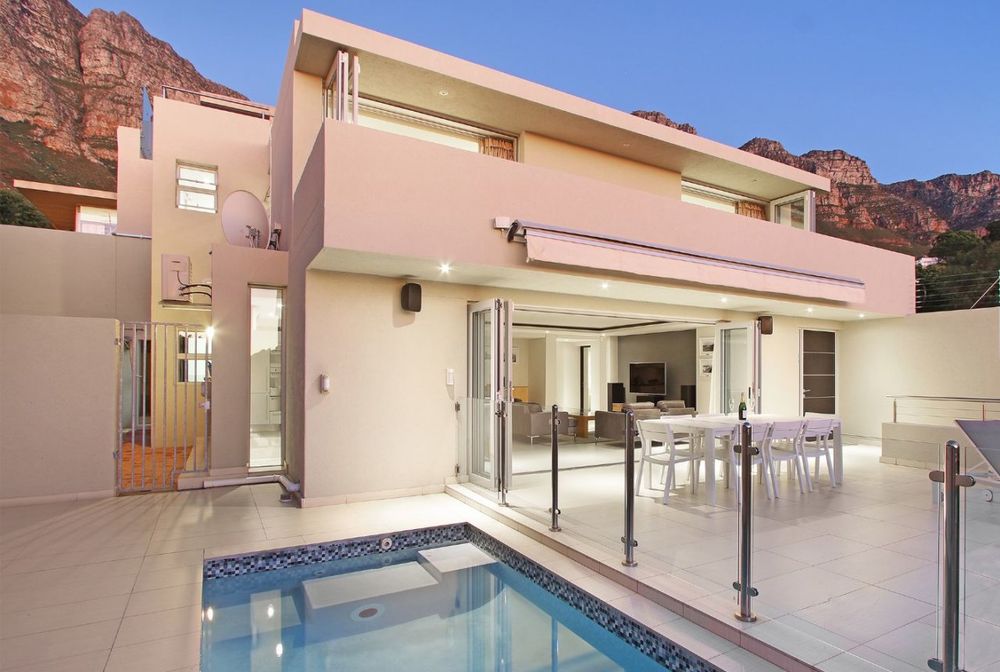 Photo 2 of Ravensteyn accommodation in Camps Bay, Cape Town with 3 bedrooms and 3 bathrooms