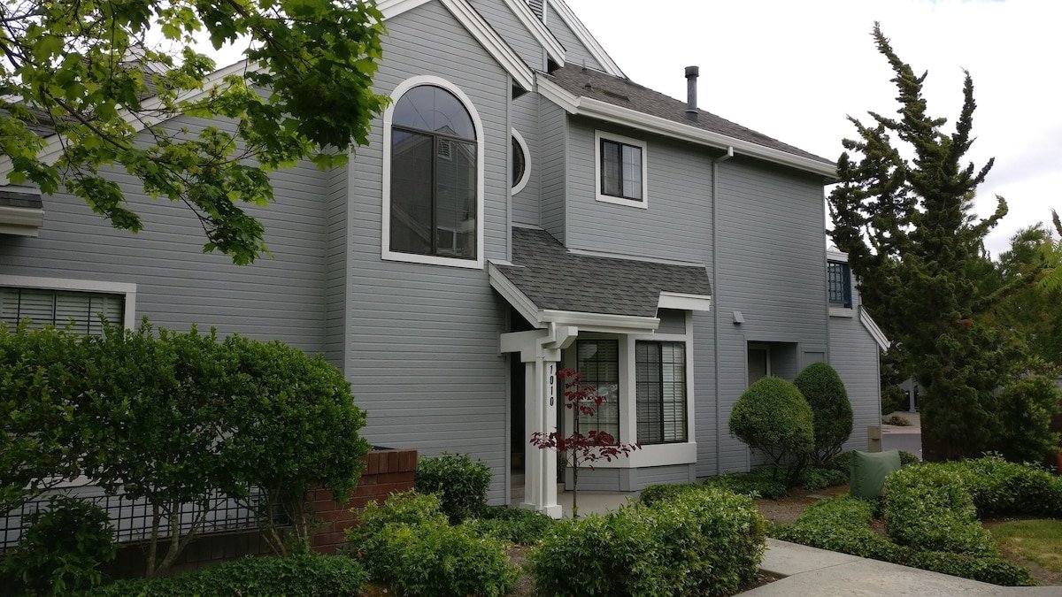 Close to Mountain View Caltrain and Google gallery image 2