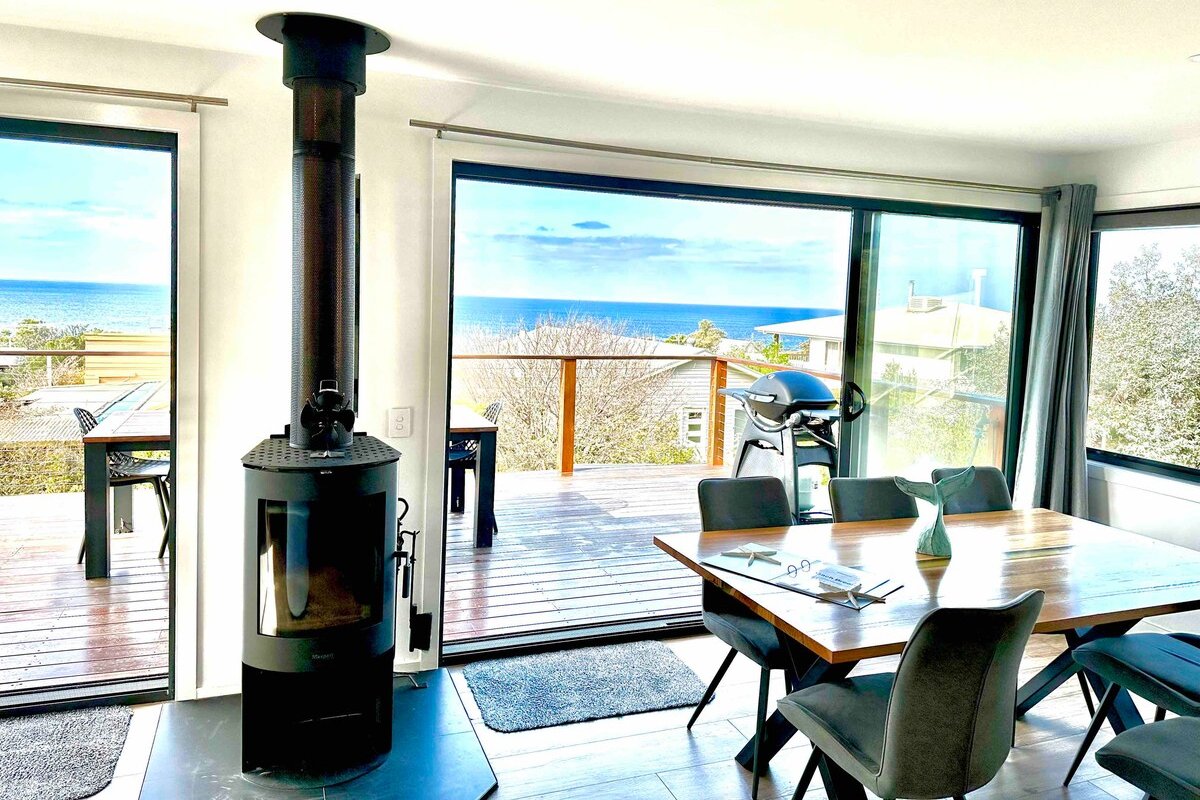 Beach Breeze. Endless ocean views gallery image 3