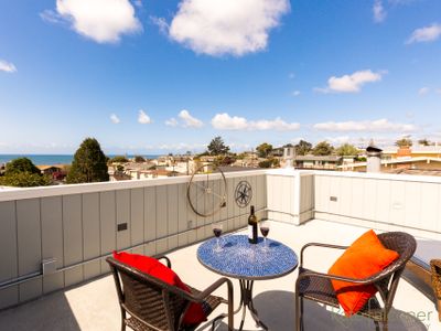 Remodeled Beach House w/Roof Top & Deck Ocean View