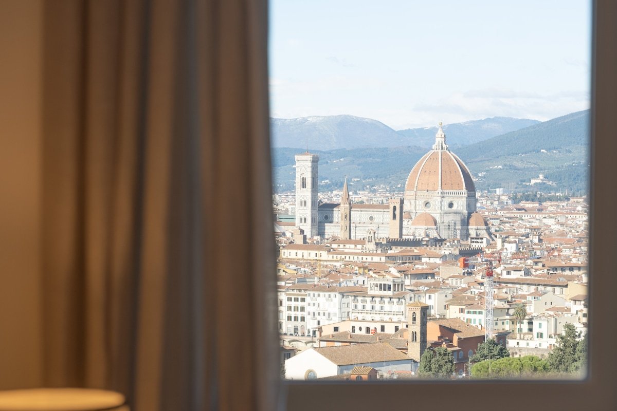Luxury window on Florence gallery image 3