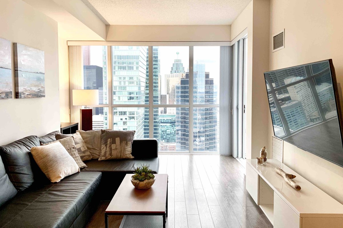 Luxury 1+Den condo steps away from CN Tower & Lake