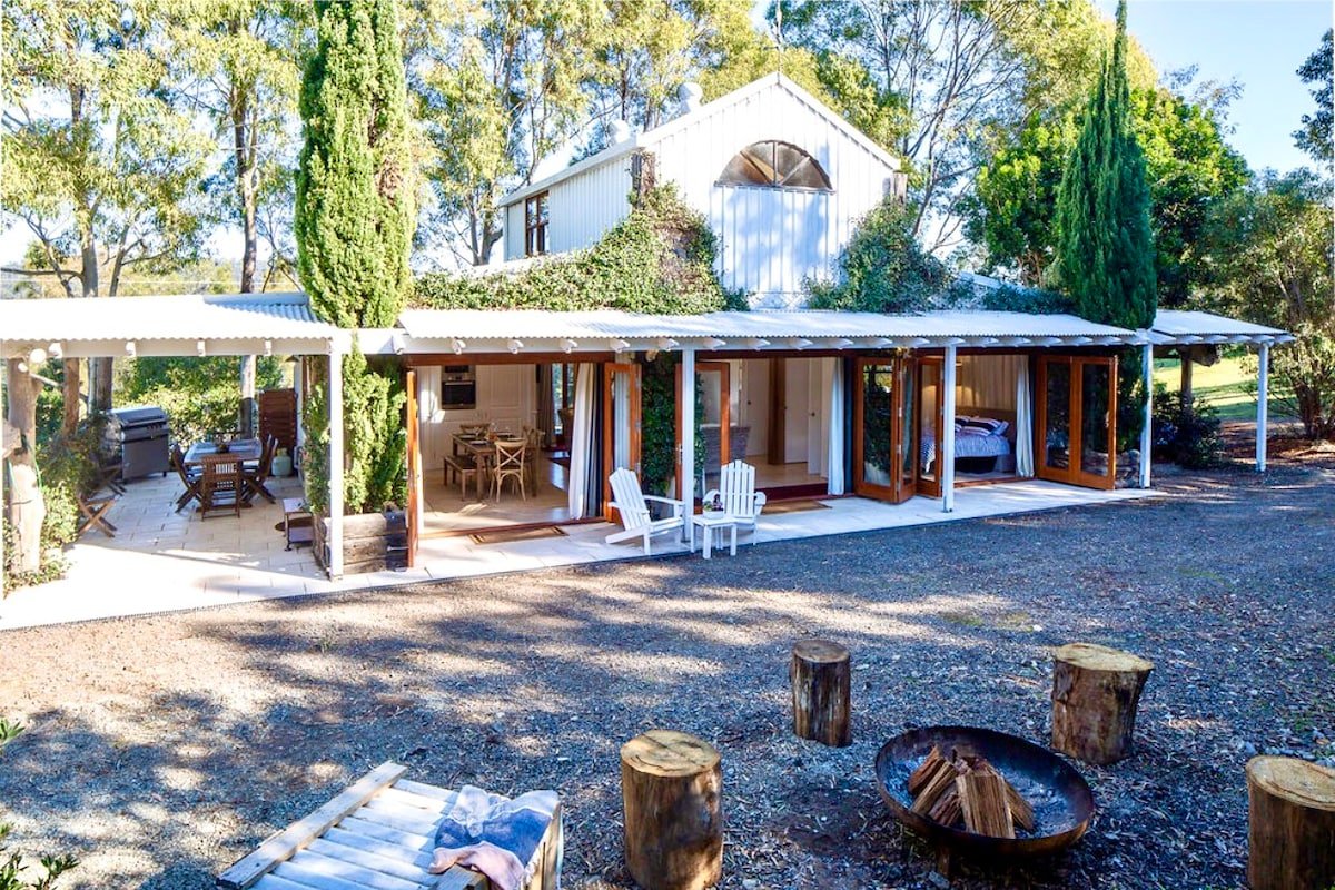 3 bedroom Lake View Barn at The Moorings Lakehouse gallery image 2