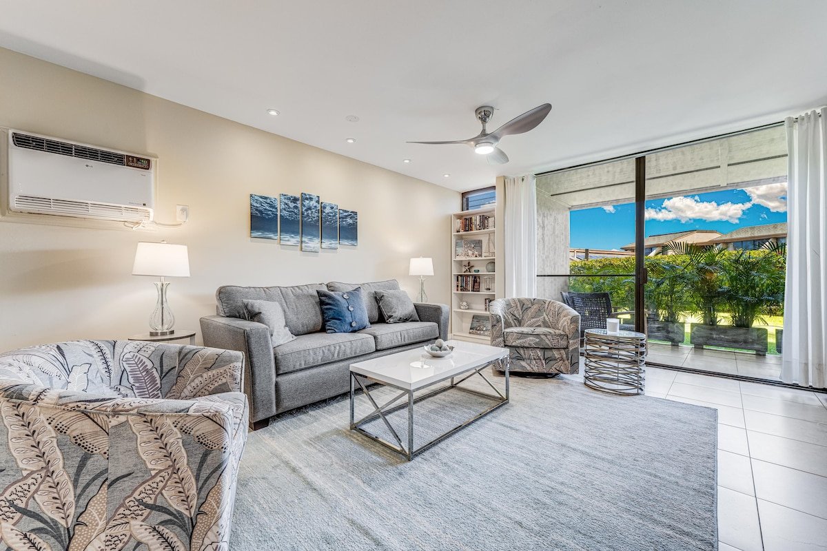 Beachy condo directly across from beach! Pool Hot gallery image 3