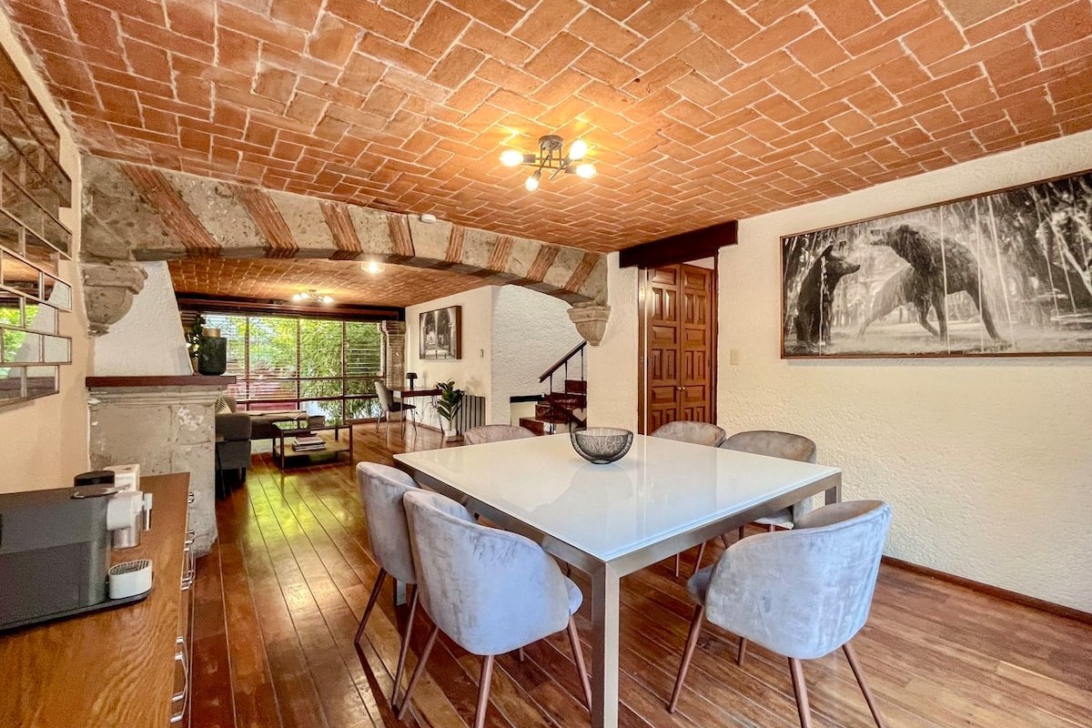 Live the City at the emblematic Coyoacan gallery image 4