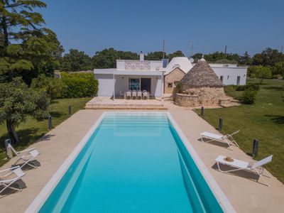 Design Trulli Sampaolo with private heated pool