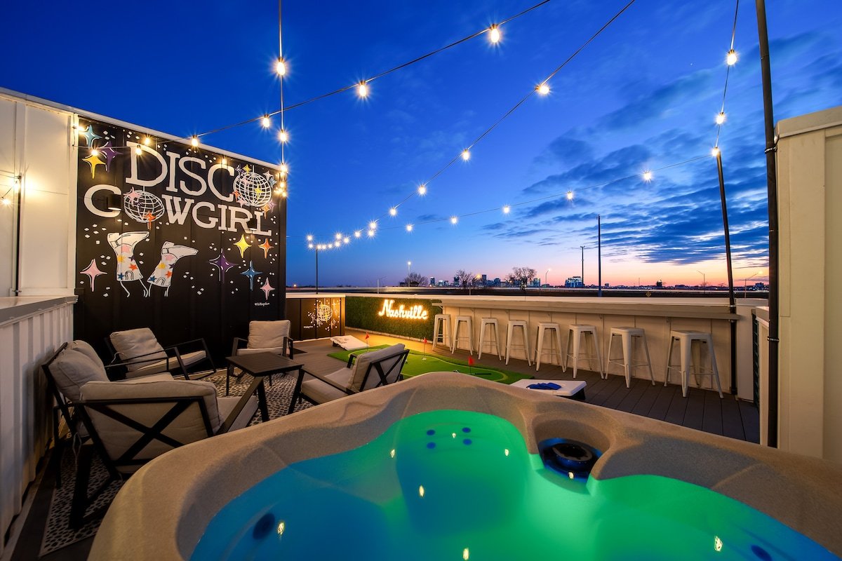 HiNapoleon! NewMural! Hot Tub! 16 Beds! Game room! gallery image 2