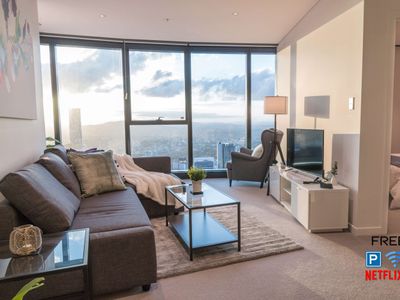 2BR Luxury Skytower |Views|CBD|Pool|Gym|Netflix