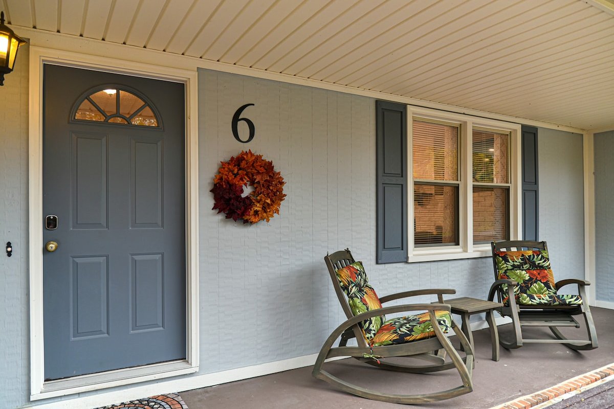 South AVL home w/King beds, hot tub, firepit gallery image 3