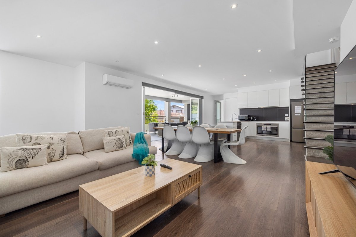 Master Luxury Escape – Sleeps 17! gallery image 5