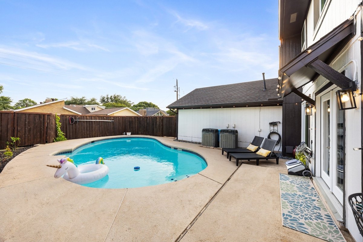 Luxury Home w Pool, Chef’s Kitchen, Massage Chairs gallery image 3