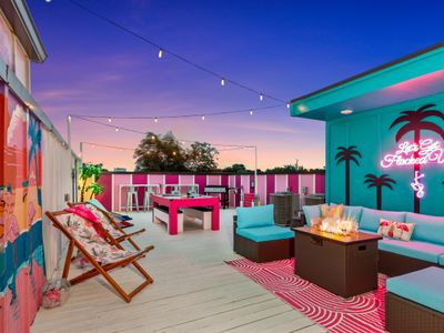 Girls’ Getaway-Flamingle House-Broadway~2m-Rooftop