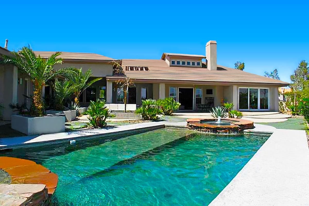 Licensed Luxury Estate with Amazing Strip Views! gallery image 2