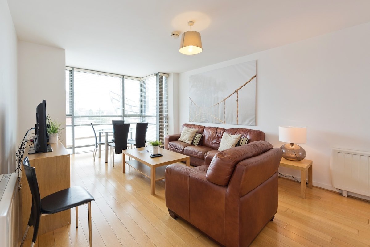 SMITHFIELD SQUARE SUPER 2 BED SPACIOUS APT 31C.. gallery image 2