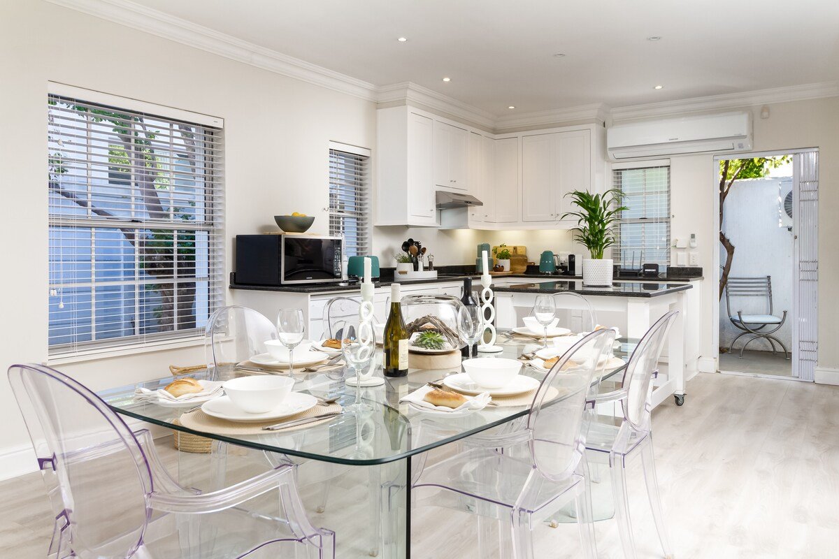 Stroll To Beach, 3 Bedroom Villa & Private Pool gallery image 4