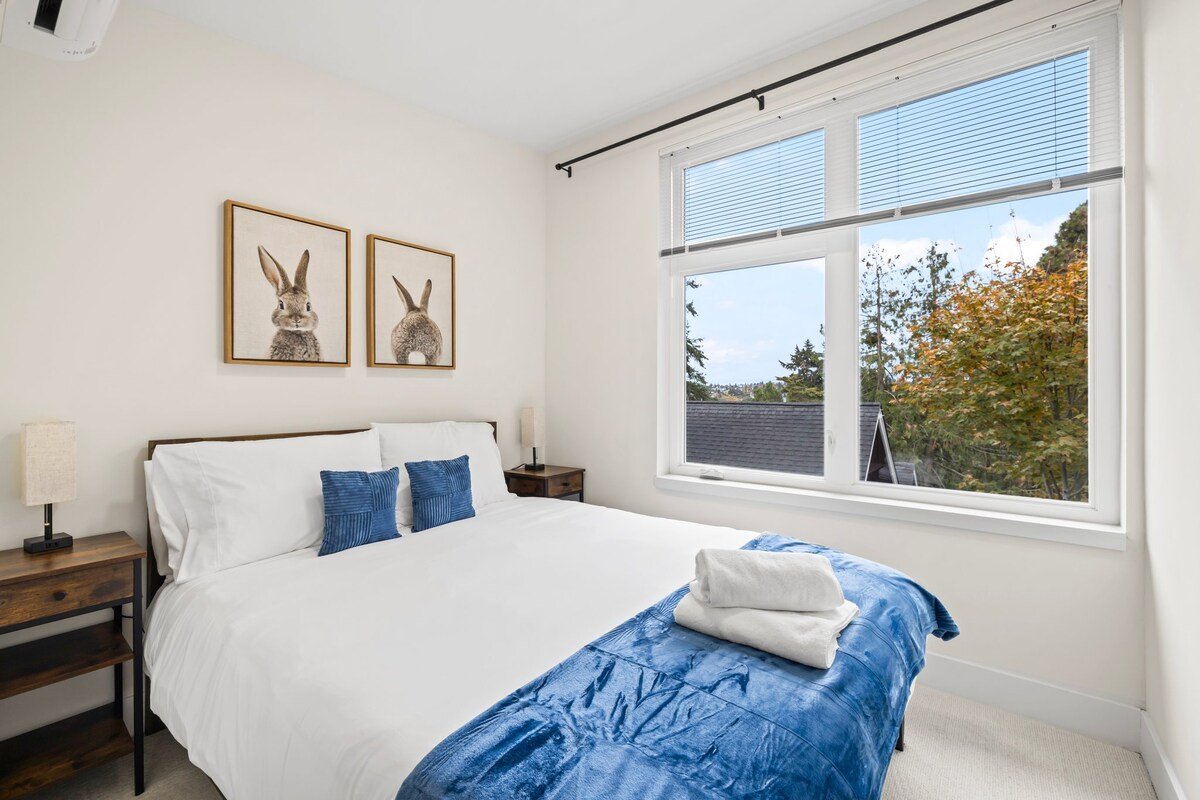 Modern 4B/2.5B Fremont Houses w/ Prime Walkability gallery image 5