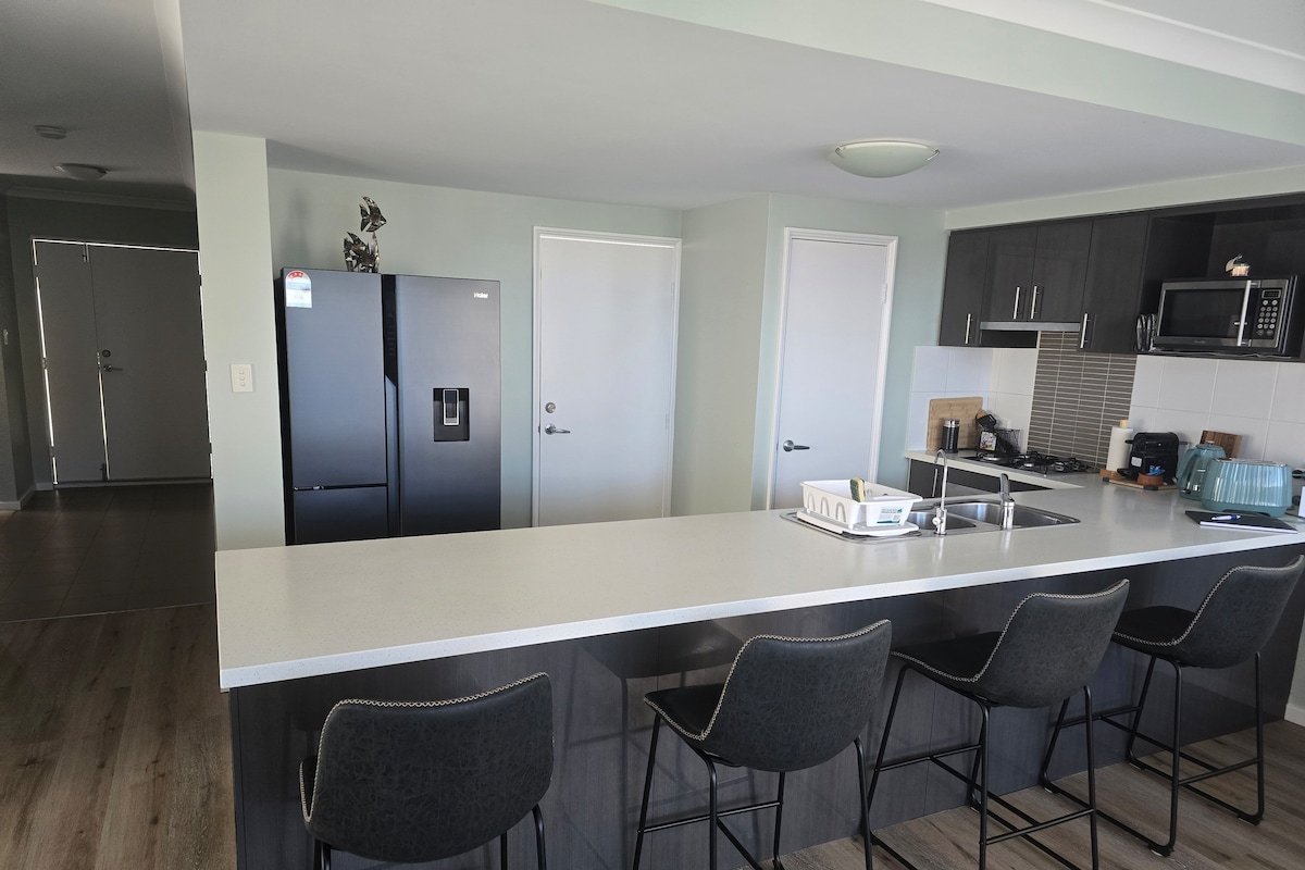 Seaviews-Looking for the ultimate coastal escape! gallery image 5