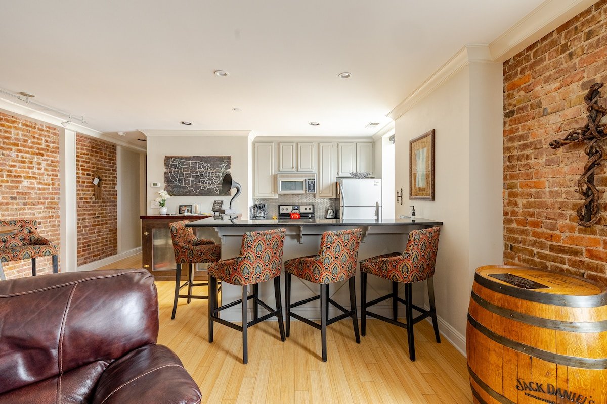 Convenient Downtown 2Bed & 2Bath! gallery image 3