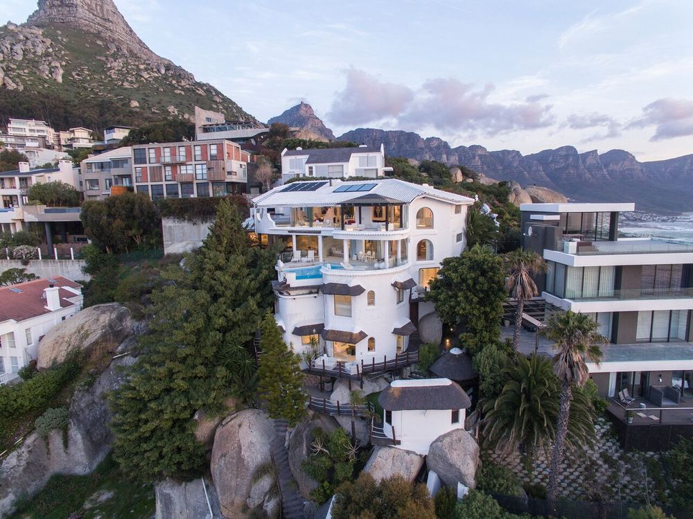 Photo 2 of Eagles Rock Villa accommodation in Bantry Bay, Cape Town with 6 bedrooms and 6 bathrooms