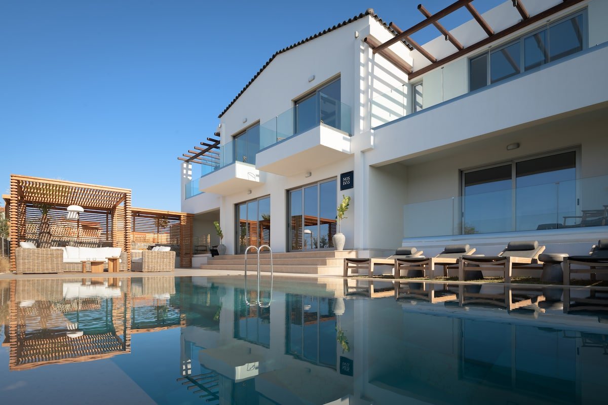 Nos Duos Villa, a Spectacular Beachfront Escape gallery image 2