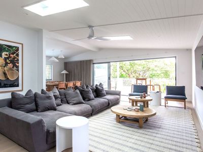 AL Sole – Designer home, pool, walk to beach