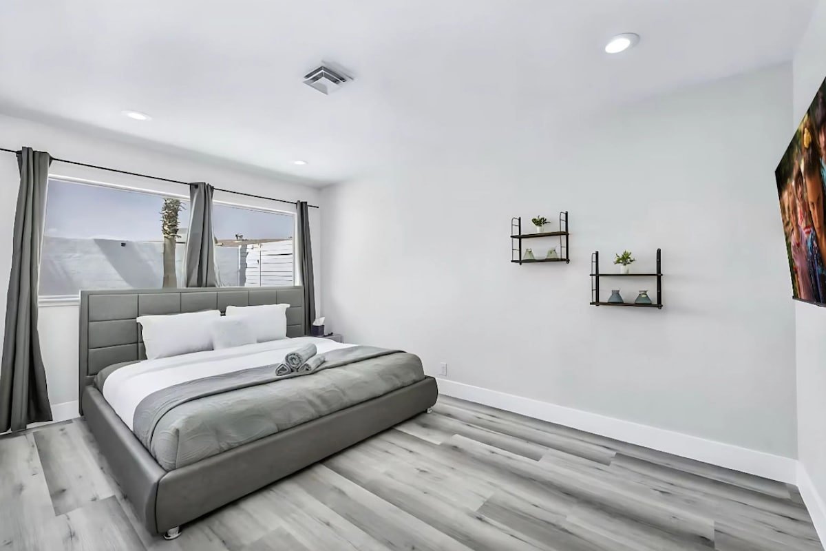 6BR Vegas Single Story Paradise Pool, HotTub&Games gallery image 5