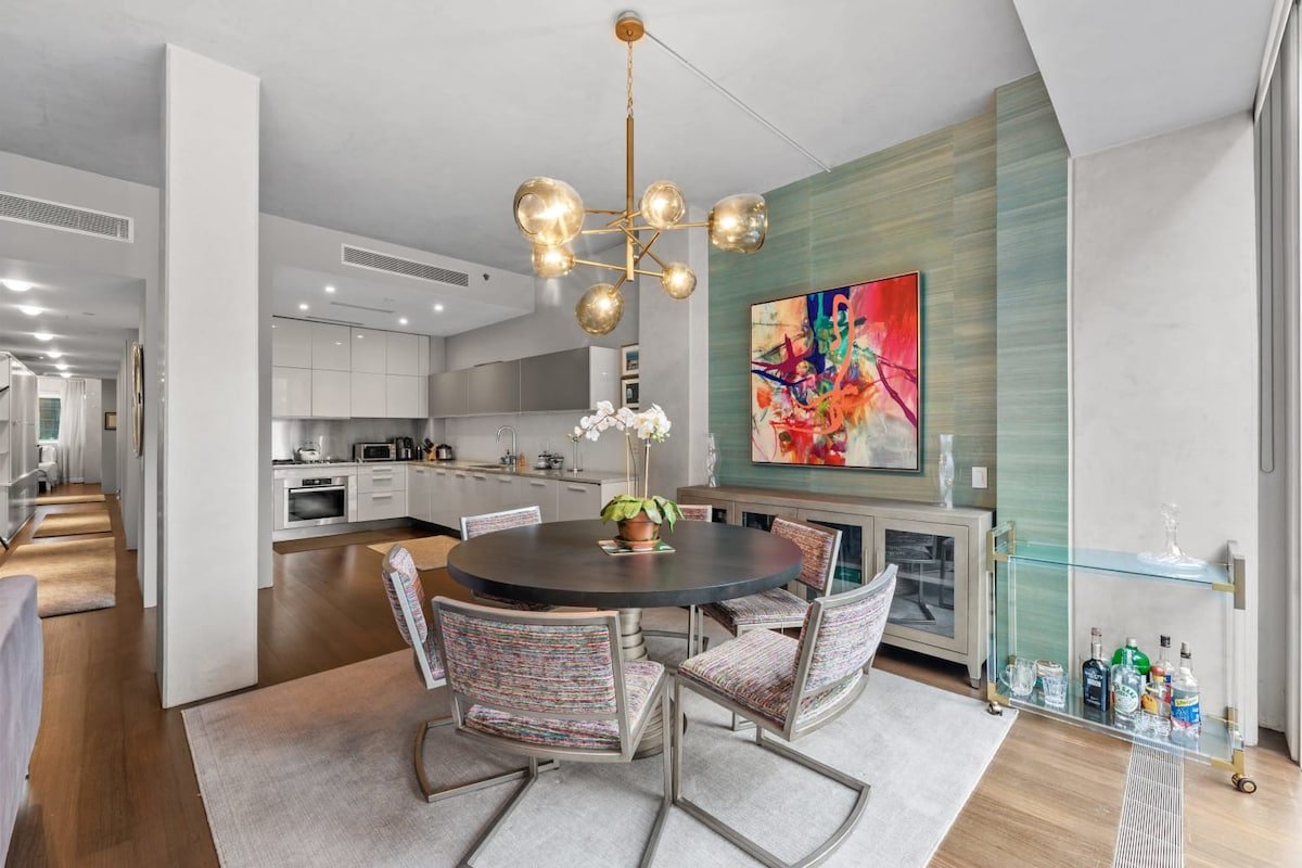 Rove Travel | Highline Terrace | 2BR Chelsea Apt gallery image 3