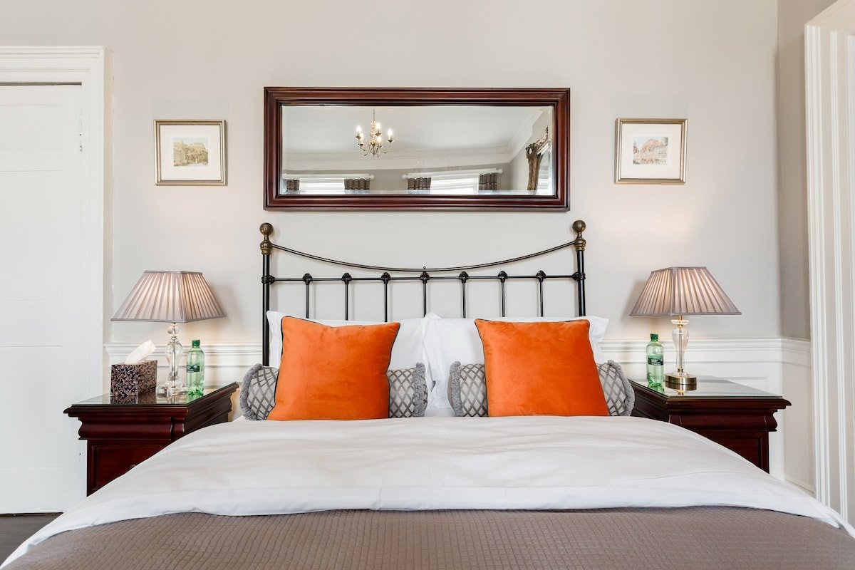 Majestic Georgian Flat in the Historic City Centre gallery image 3