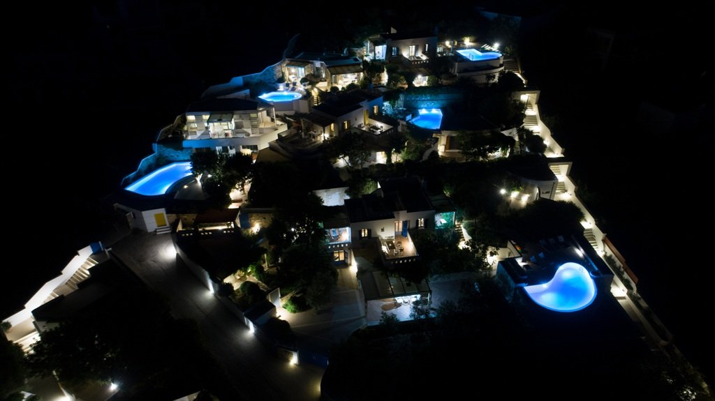 Villa ‘Yellow’ inviting to discover privpool 8 pax