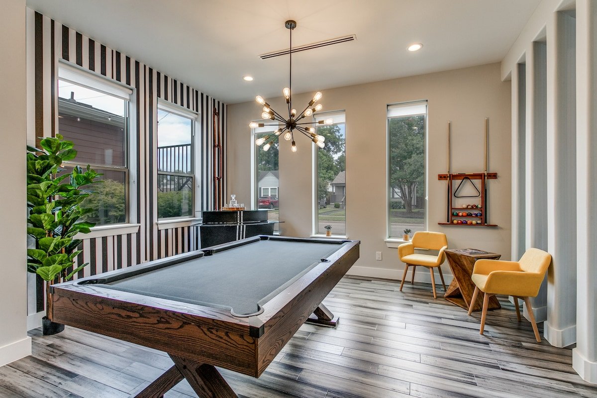 Pool Sauna Gym Pool Table Private Estate gallery image 2