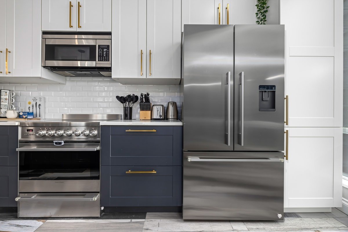 Urban Outdoor Oasis in Coal Harbour gallery image 4