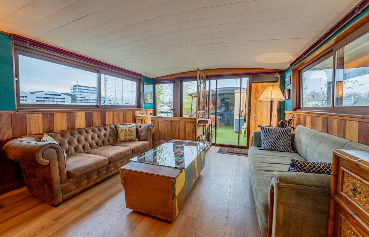 Large luxurious duplex on the Péniche Petite gallery image 3